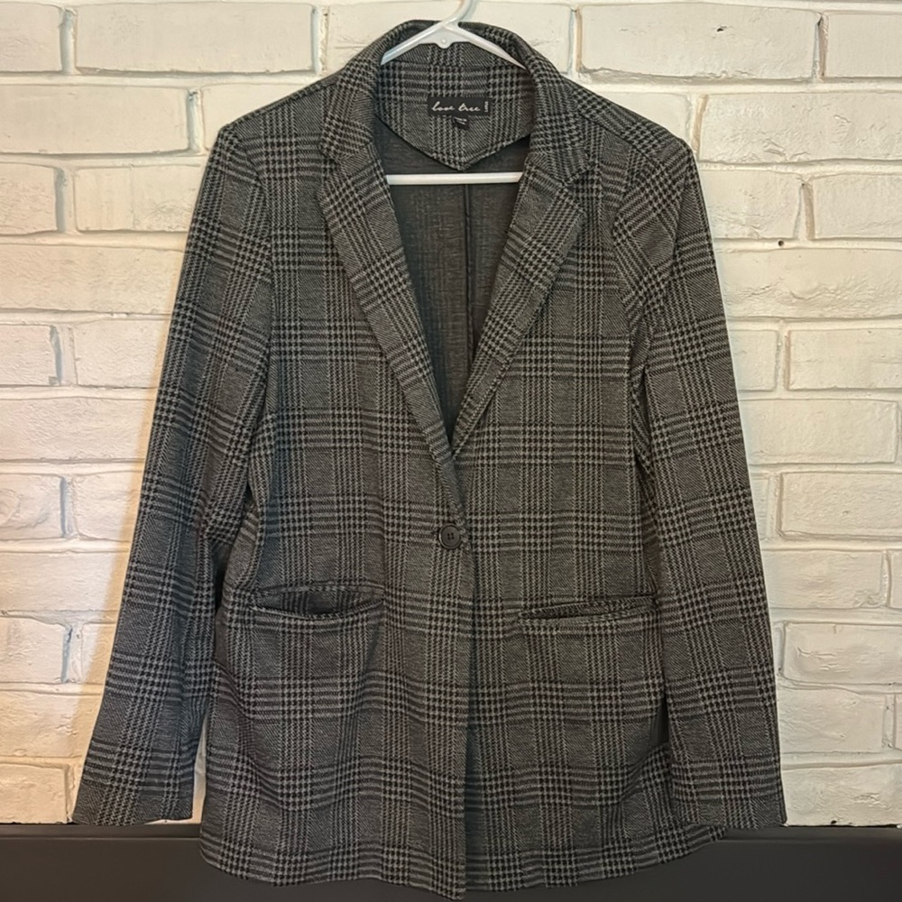 Women’s Love Tree Charcoal and Black Plaid Jacket. Size Large